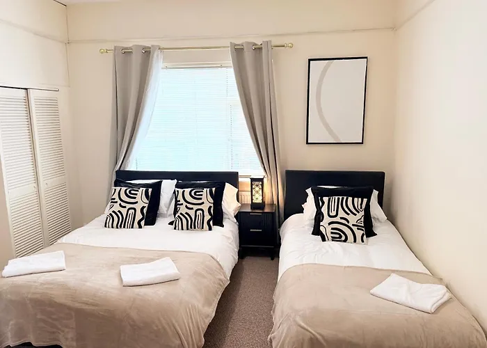Amazing 3 Bedroom Property, Smart Tv, 5G Wifi, Free On Street Parking, Close To City Center And Mkm Stadium