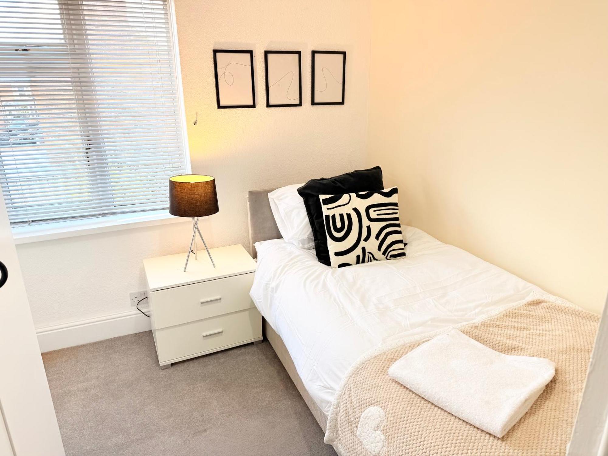 Amazing 3 Bedroom Property, Smart Tv, 5g Wifi, Free On Street Parking, Close To Center And Mkm Stadium Appartement